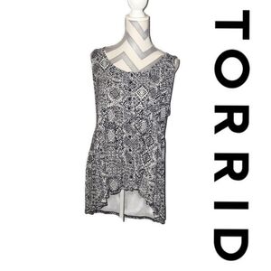 Torrid Size 2 Super Soft Knits Tank Top Black & White Pattern Hi-Low Cut